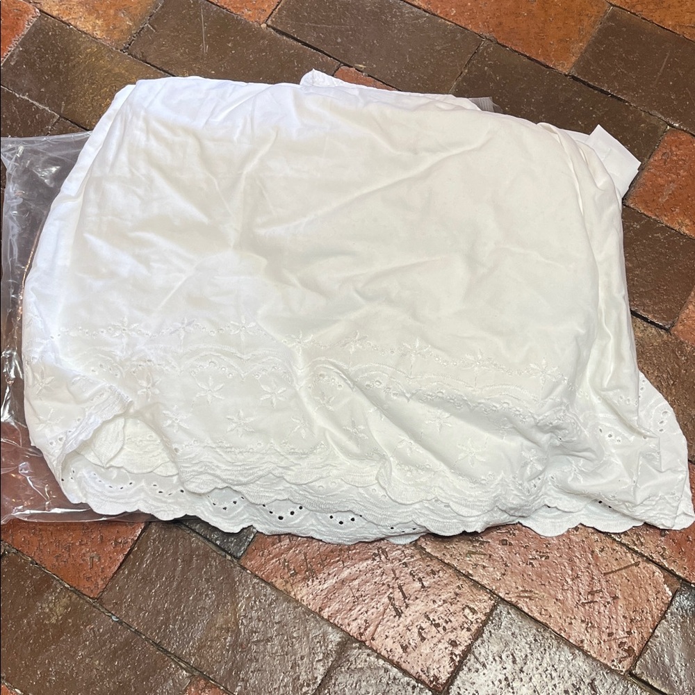 White cottage core bed skirt Full size 18 inch drop